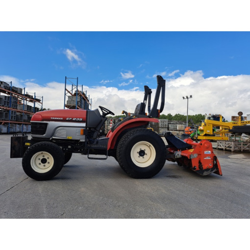 Tracteur avec accessoires